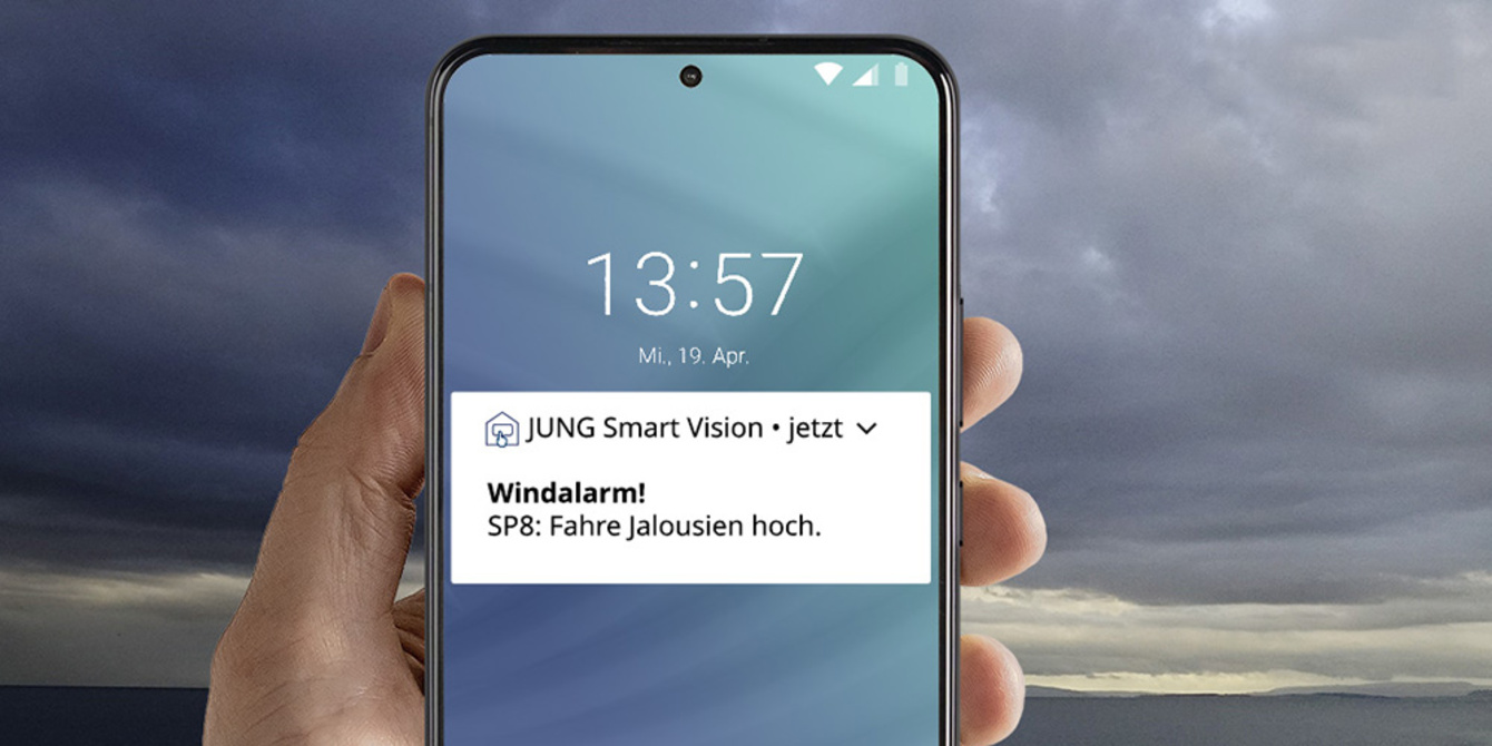 JUNG Smart Panel 8 bei Dreamsolar GmbH in Regensburg