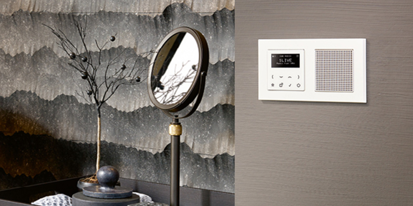 JUNG Smart Radio DAB+ bei Dreamsolar GmbH in Regensburg